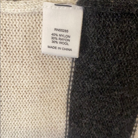 Women’s Express turtleneck full body small sweater - Picture 5 of 5